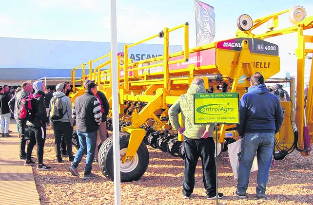 Vidriera. Agroactiva se destaca por la variada y numerosa oferta de fierros para el campo. Vidriera. Agroactiva se destaca por la variada y numerosa oferta de fierros para el campo.