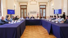 Perotti y sus funcionarios se reunieron con los pequeños y medianos empresarios del biodiesel. Perotti y sus funcionarios se reunieron con los pequeños y medianos empresarios del biodiesel.