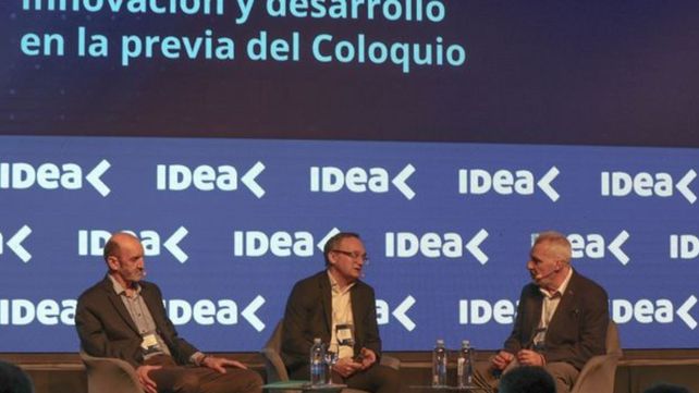 Los agronegocios. Víctor Accastello, de ACA, Gustavo Idígoras, presidente de Ciara y el moderador Enrique Humanes, repasaron la agenda del sector.