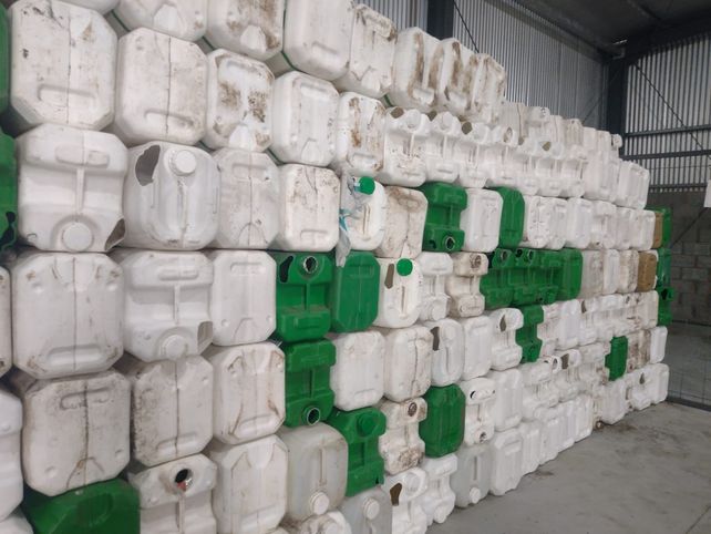 Envases vacíos. Envases vacíos.