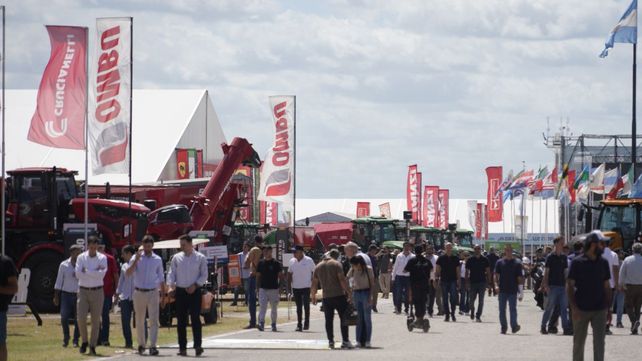 Expoagro abrió sus puertas este martes y se llenó de productores agropecuarios. Expoagro abrió sus puertas este martes y se llenó de productores agropecuarios.