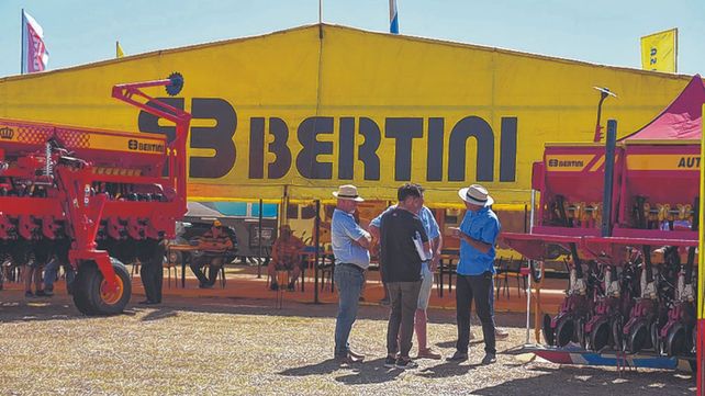 Expo. Las empresas de maquinaria agrícola apuestan a cerrar negocios en Expoagro. Expo. Las empresas de maquinaria agrícola apuestan a cerrar negocios en Expoagro.