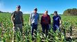 Tomás De Larminat (asesor), Benjamin O´dwyer (productor), Carlos Toledo (director de Agricultura de Entre Ríos) y Juan Orcellet (Inta) en un ensayo de potasio (K) en maíz en Entre Ríos, en un planteo con 0 kg de K/ha. Tomás De Larminat (asesor), Benjamin O´dwyer (productor), Carlos Toledo (director de Agricultura de Entre Ríos) y Juan Orcellet (Inta) en un ensayo de potasio (K) en maíz en Entre Ríos, en un planteo con 0 kg de K/ha.