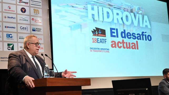 El titular del IDR, Juan Carlos Venesia, subrayó la necesidad de debatir “qué se va a hacer con la vía navegable troncal”. El titular del IDR, Juan Carlos Venesia, subrayó la necesidad de debatir “qué se va a hacer con la vía navegable troncal”.