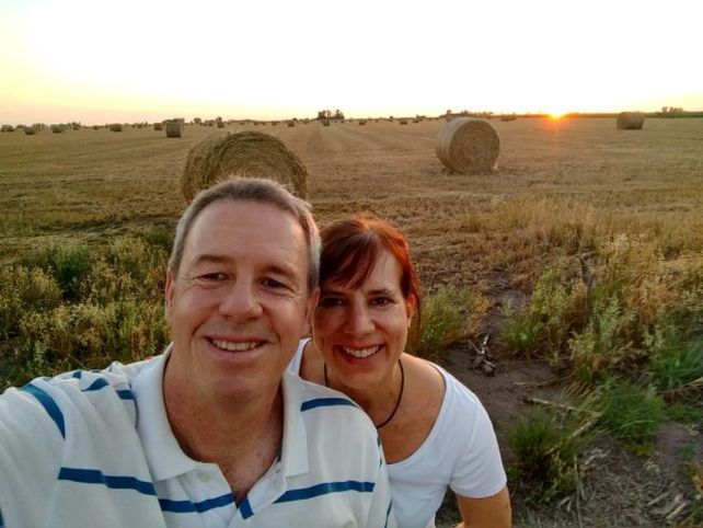 Michael Dover y su mujer Mariana.