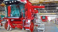 La caída en las ventas de cosechadoras evidencia las dificultades que enfrentan los productores argentinos para comprar maquinaria de mayor valor. La caída en las ventas de cosechadoras evidencia las dificultades que enfrentan los productores argentinos para comprar maquinaria de mayor valor.